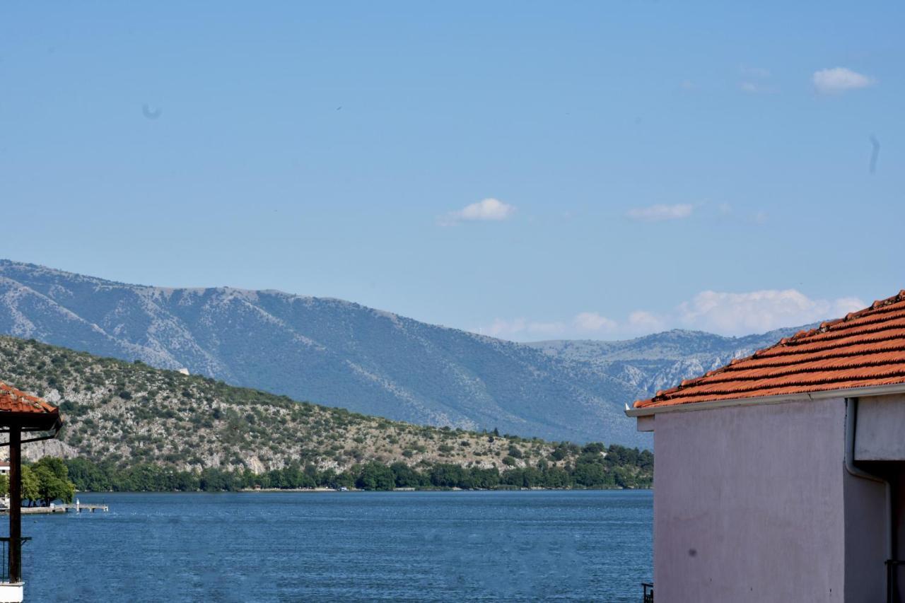 Κεντρικό Και Ευρύχωρο Οροφοδιαμέρισμα Kastoria Exterior photo